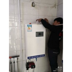 電采暖鍋爐：安裝10千瓦的微波電采暖鍋爐，可供100平米房屋取暖，4200元(免費(fèi)保修10年）?，F(xiàn)鉅惠安裝價(jià)3700元。每村三戶，數(shù)量有限，先購先得。